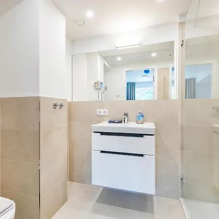 Prora - Ferienwohnung Mit Meerblick, Grossem Wohnbereich Und Waschmaschine - Seeadler Apartmán *